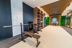 a gym with a bench and a sign on the wall at Lake Rental Pratum 24 in Mikołajki