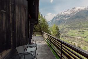 a balcony with two chairs and a view of a mountain at Charmant Chalet dans la montagne proche de Verbier in Sembrancher