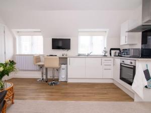 Virtuvė arba virtuvėlė apgyvendinimo įstaigoje Studio Apartment ideal for short or long stays