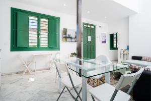 Fotografie z fotogalerie ubytování Penthouse con terraza- 2D 2B- Triana v destinaci Seville