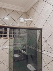 a bathroom with a sink and a mirror at Hostel Network - Faça Novas Conexões, Desfrute de Qualidade e Privacidade in Anápolis