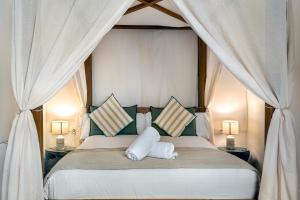 a bedroom with a large bed with two pillows at La Guarida Suites in Barcelona