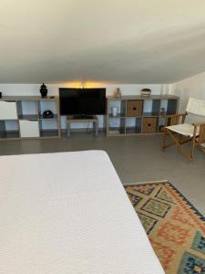TV a/nebo společenská místnost v ubytování Sicilystressfree 5 Stars Villa With Swimmingpool