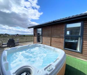 Fotografie z fotogalerie ubytování Benarty 11 with Private Hot Tub - Fife - Loch Leven - Lomond Hills - Pet Friendly v destinaci Kelty