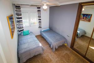 Postel nebo postele na pokoji v ubytování Casa ELI "Casa Marenga" A 50m de playa