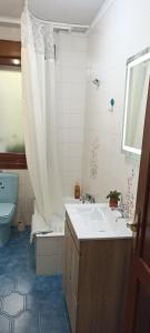 a bathroom with a sink and a tub and a toilet at Eira do vento in Cangas de Morrazo
