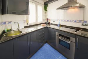 Kuchyň nebo kuchyňský kout v ubytování Casa ELI "Casa Marenga" A 50m de playa