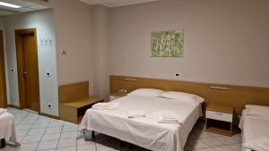 Postel nebo postele na pokoji v ubytování Hotel Dogana