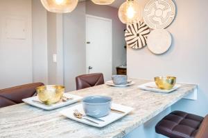 Posezení v ubytování Atlanta Downtown! King Bed! Paid Onsite Parking! LM2102