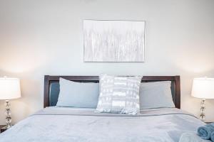 Postel nebo postele na pokoji v ubytování Atlanta Downtown! King Bed! Paid Onsite Parking! LM2102 + 26 fotografií