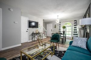 a living room with a blue couch and a table at NEW ENTIRE PLACE COZY QUIET 2b2b TOWNHOUSE SP1261 in Norcross