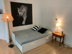 En eller flere senge i et værelse på STUDIO proche Roland Garros et porte d'Auteuil Paris