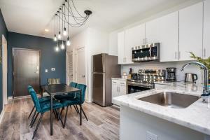 a kitchen with white cabinets and a table and chairs at Downtown New Built Roof top balcony City View 525Pkwy408 in Atlanta