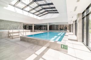 Bazén v ubytovaní Nadmorski Loft GREEN PORT SPA - 750 m od plaży alebo v jeho blízkosti