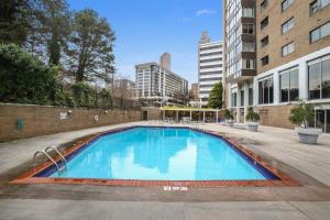 Bazén v ubytování Atlanta Downtown City View Condo 1B1B LM 10s nebo v jeho okolí