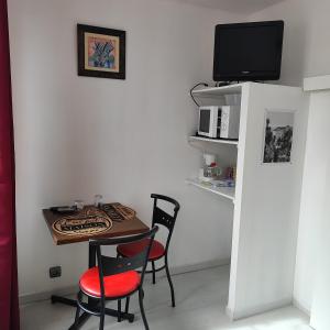 Kuchyň nebo kuchyňský kout v ubytování Gite pour 6 ou chambre pour 2 à FORMIGNY