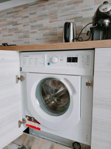 a washing machine in a kitchen under a counter at Casa ANNA in Montevarchi