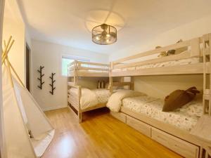 a bedroom with two bunk beds and a window at Family Tides On Six Mile Lake in Port Severn