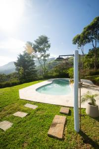 Het zwembad bij of vlak bij Cabana do Alto - Design e Aconchego na Natureza
