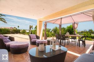 Część wypoczynkowa w obiekcie Villa Airlie by Abahana Villas