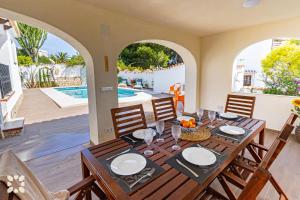 Bazén v ubytování Villa Alamito by Abahana Villas nebo v jeho okolí