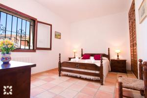 a bedroom with a bed and a window at Villa Albatros by Abahana Villas in Benissa