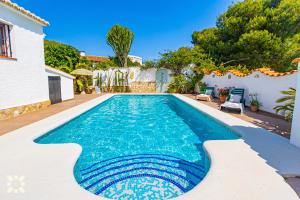 Bazén v ubytování Villa Alamito by Abahana Villas nebo v jeho okolí