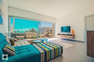 TV a/nebo společenská místnost v ubytování Villa Aguamarina by Abahana Villas