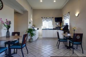 Key West Inn - Tunica Resort tesisinde mutfak veya mini mutfak