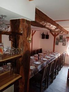 Restaurace v ubytování Domaćinstvo Radisavljevic + 9 fotografií