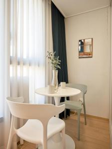 a white table and chairs in a room at Seoul COMOCASA Full Option Residence in Seoul