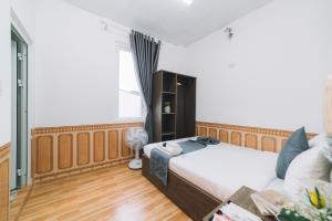 Postel nebo postele na pokoji v ubytování AN TÂM House Đà Lạt