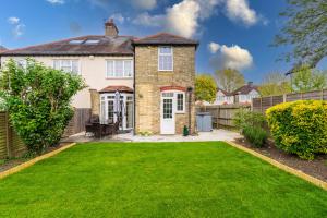 a house with a lawn in front of it at 5 bed with parking and large private garden in Finchley