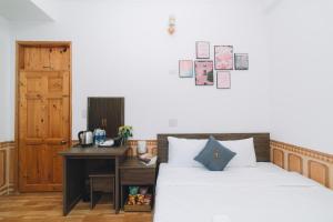 Postel nebo postele na pokoji v ubytování AN TÂM House Đà Lạt