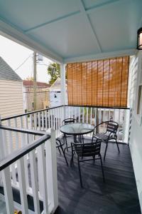 a patio with a table and chairs on a balcony at Freshly Renovated 2 Bedroom Apt 1 Block to King in Charleston