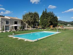 a swimming pool in the yard of a house at La petite plaine in Clansayes