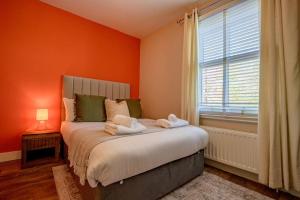 En eller flere senge i et værelse på Guest Homes - Oxford Road House