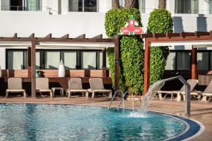 a pool at a hotel with a fountain at ALEGRIA Florida Park in Santa Susanna