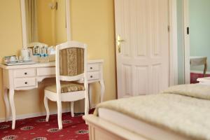 a bedroom with a desk and a chair and a mirror at СПА-Готель "RESPECT" in Skhidnitsa
