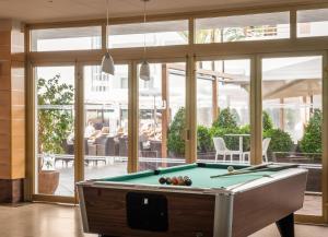 a pool table in a room with a pool at ALEGRIA Florida Park in Santa Susanna
