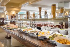 a buffet line with many plates of food at ALEGRIA Florida Park in Santa Susanna