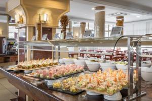 a buffet line with many different types of food at ALEGRIA Florida Park in Santa Susanna
