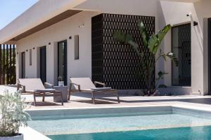 Bazén v ubytování Villa Aglaea I Saltwater Pool & Amazing Seaview! nebo v jeho okolí