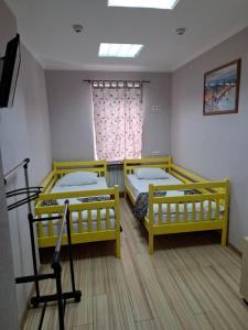 Cama o camas de una habitación en Guest house "Golden Gate 911 "