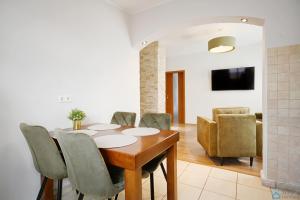 a dining room with a table and chairs at Apartament Chopin in Sopot