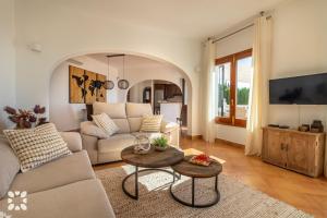 TV a/nebo společenská místnost v ubytování Villa Aguila by Abahana Villas