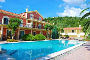 Bazén v ubytování Corfu Pearl nebo v jeho okolí