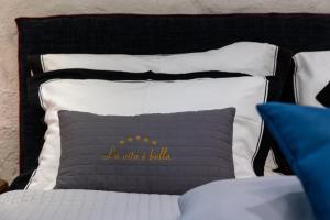 Posteľ alebo postele v izbe v ubytovaní La Vita e Bella VI, Luxury Suites in Dubrovnik Old Town