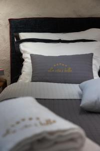 Posteľ alebo postele v izbe v ubytovaní La Vita e Bella VI, Luxury Suites in Dubrovnik Old Town