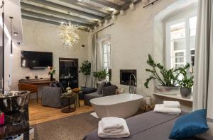 Televízia a/alebo spoločenská miestnosť v ubytovaní La Vita e Bella VI, Luxury Suites in Dubrovnik Old Town
